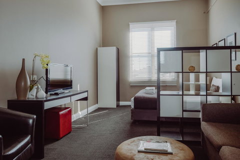 Crossroads Hotel - Food Delivery Shop 14