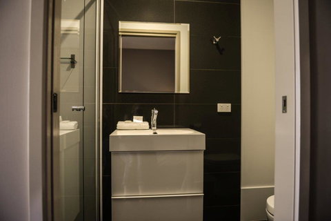 Crossroads Hotel - Food Delivery Shop 22