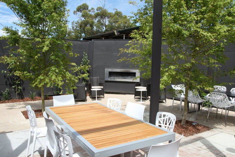 Crossroads Hotel - Food Delivery Shop 23