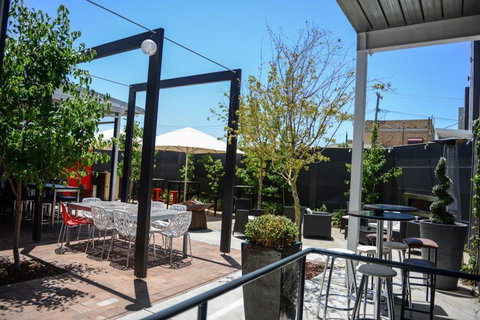 Crossroads Hotel - Food Delivery Shop 32