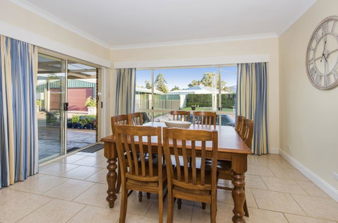 Colonial Court Villas - Food Delivery Shop 15