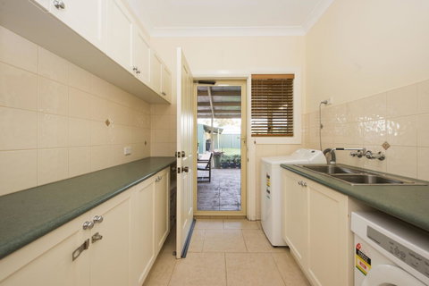 Colonial Court Villas - Food Delivery Shop 7