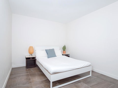 DD Apartments On Day - Pet Food Australia 12