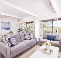 Bright and Spacious Family Home With Leafy Deck - Food Delivery Shop