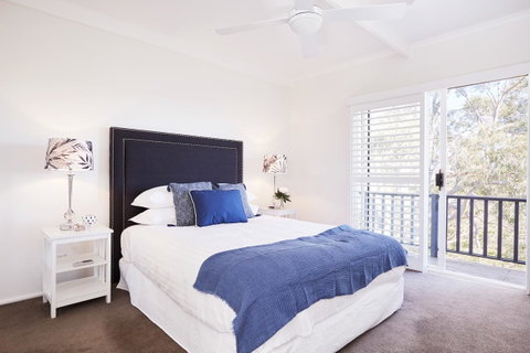 Bright And Spacious Family Home With Leafy Deck - Food Delivery Shop 1
