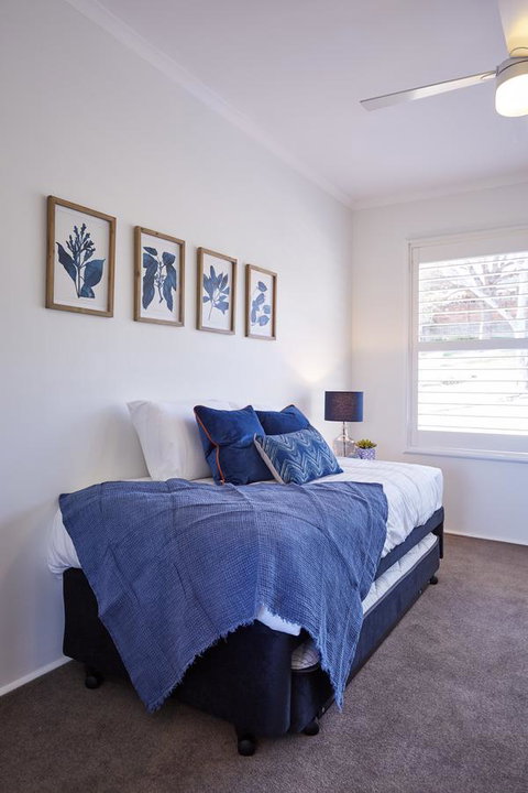 Bright And Spacious Family Home With Leafy Deck - Food Delivery Shop 30