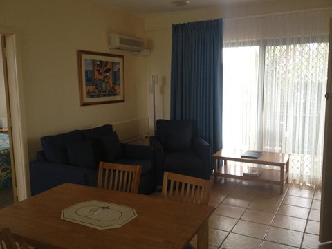 Oxley Cove Holiday Apartment - Food Delivery Shop 15