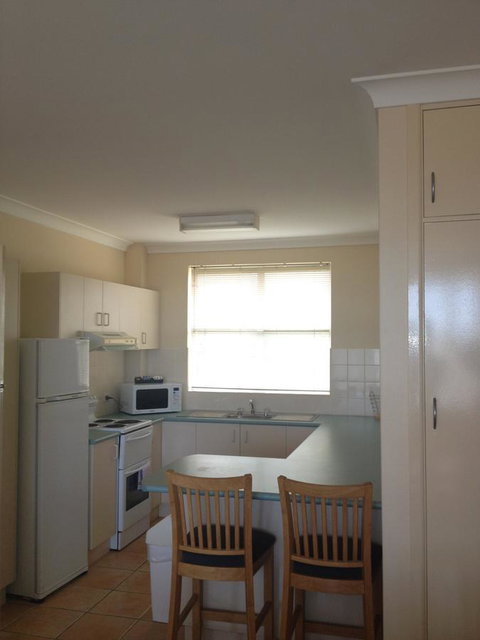 Oxley Cove Holiday Apartment - Food Delivery Shop 2