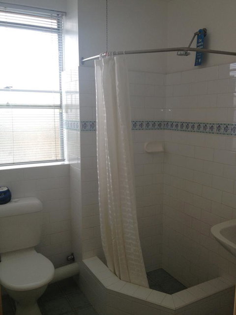 Oxley Cove Holiday Apartment - Food Delivery Shop 10