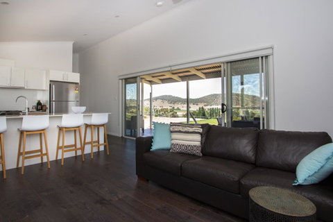 Stay In Mudgee The Grove, The Church, And Premium Private Homestead - Food Delivery Shop 9