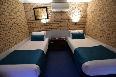 Best Western Kennedy Drive Airport Motel - Food Delivery Shop 21