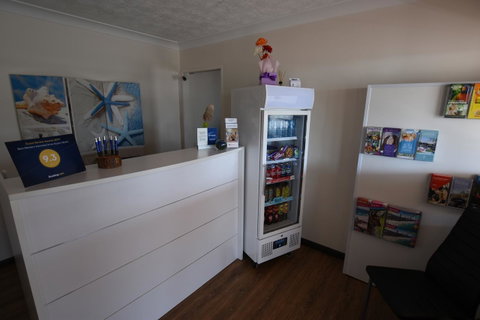 Best Western Kennedy Drive Airport Motel - Food Delivery Shop 6