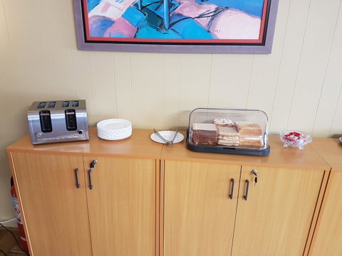 Best Western Kennedy Drive Airport Motel - Food Delivery Shop 36