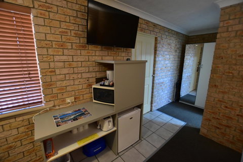 Best Western Kennedy Drive Airport Motel - Food Delivery Shop 23