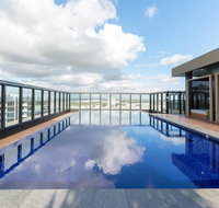 Japanese Style waterfront apt wt rooftop pool - Food Delivery Shop
