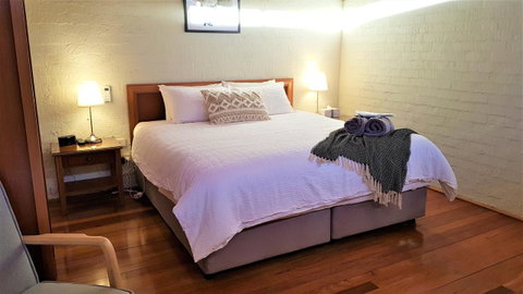 Great Escape Lofts - Food Delivery Shop 10