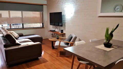 Great Escape Lofts - Food Delivery Shop 9