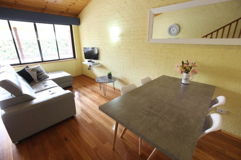 Great Escape Lofts - Food Delivery Shop 24