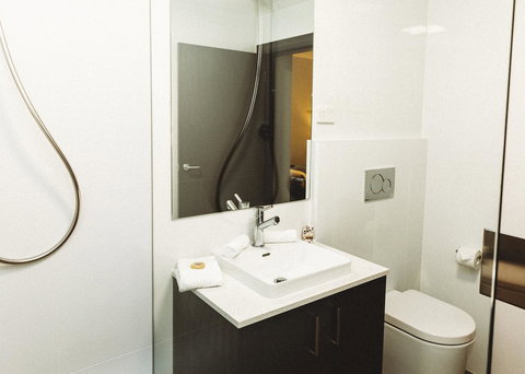 Coniston Hotel Wollongong - Food Delivery Shop 16