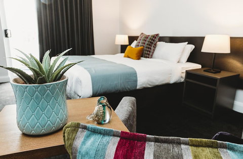 Coniston Hotel Wollongong - Food Delivery Shop 4