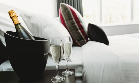 Coniston Hotel Wollongong - Food Delivery Shop 8