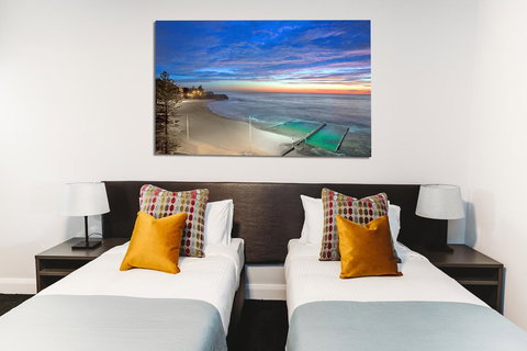 Coniston Hotel Wollongong - Food Delivery Shop 25