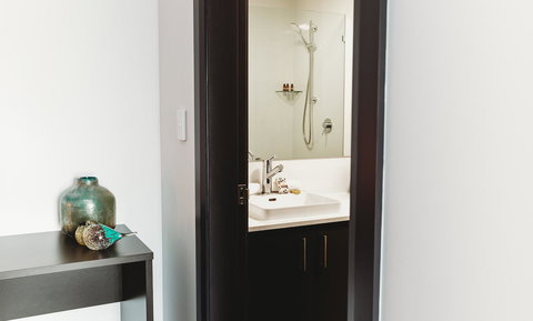 Coniston Hotel Wollongong - Food Delivery Shop 15