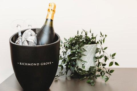 Coniston Hotel Wollongong - Food Delivery Shop 20