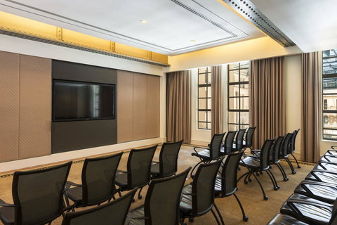 The Fullerton Hotel Sydney - Food Delivery Shop 26