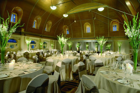 The Fullerton Hotel Sydney - Food Delivery Shop 24