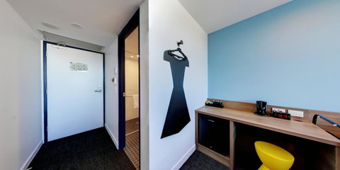 Ibis Budget Sydney Airport - Food Delivery Shop 12