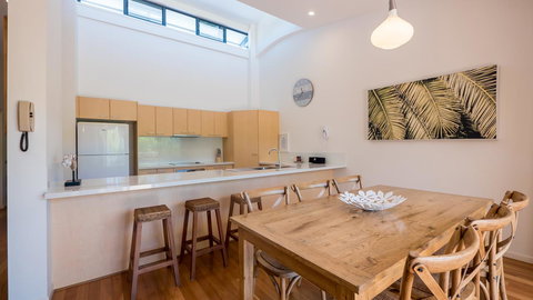 Byron Quarter Apartments - Food Delivery Shop 34