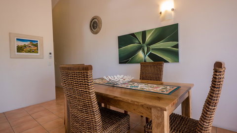 Byron Quarter Apartments - Food Delivery Shop 41