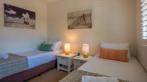 Byron Quarter Apartments - Food Delivery Shop 30