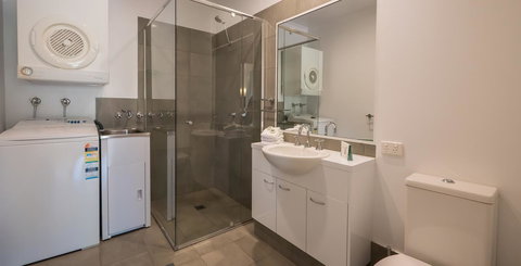 Byron Quarter Apartments - Food Delivery Shop 42