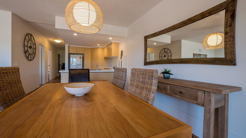 Byron Quarter Apartments - Food Delivery Shop 27