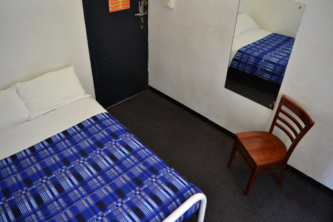 Maze Backpackers - Sydney - Pet Food Australia 8