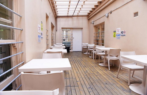 Maze Backpackers - Sydney - Pet Food Australia 5