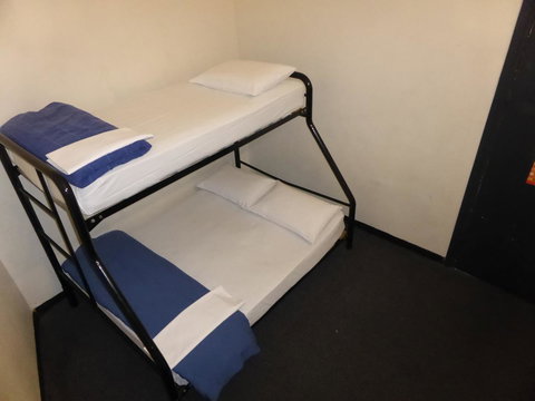 Maze Backpackers - Sydney - Pet Food Australia 21