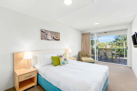 Quality Suites Pioneer Sands - Food Delivery Shop 6