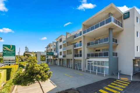Quality Suites Pioneer Sands - Food Delivery Shop 1