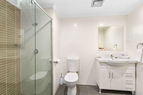 Quality Suites Pioneer Sands - Food Delivery Shop 4