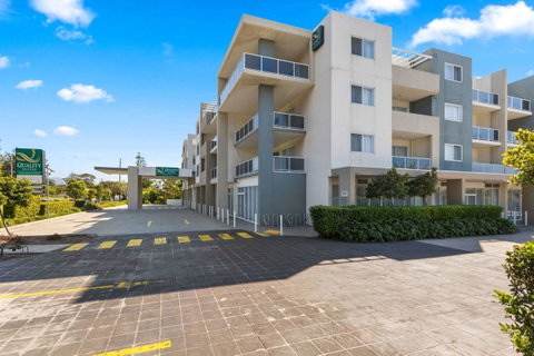 Quality Suites Pioneer Sands - Food Delivery Shop 8