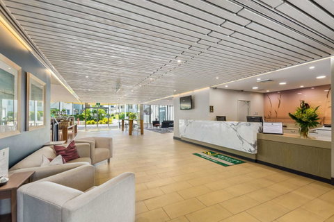 Quality Suites Pioneer Sands - Food Delivery Shop 10
