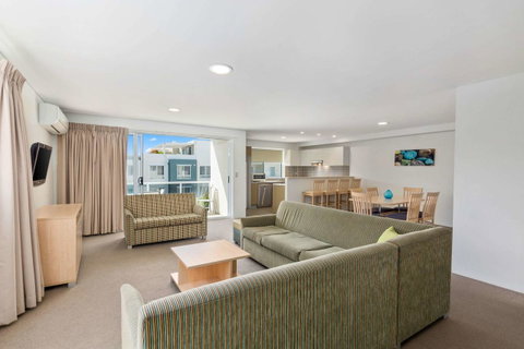 Quality Suites Pioneer Sands - Food Delivery Shop 5