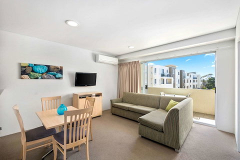Quality Suites Pioneer Sands - Food Delivery Shop 3