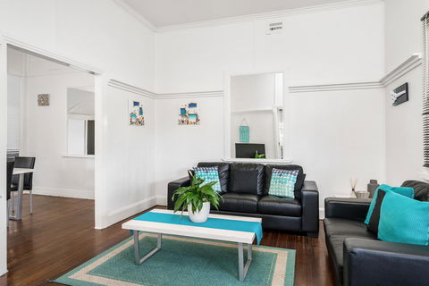 Club Byron Accommodation - Food Delivery Shop 21
