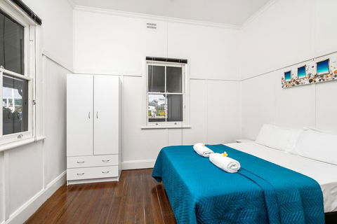 Club Byron Accommodation - Food Delivery Shop 22