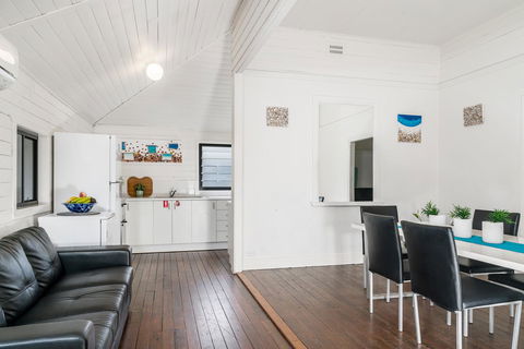 Club Byron Accommodation - Food Delivery Shop 19