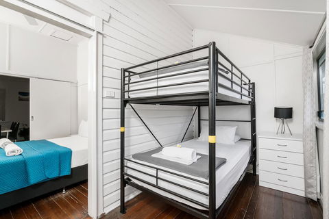 Club Byron Accommodation - Food Delivery Shop 13